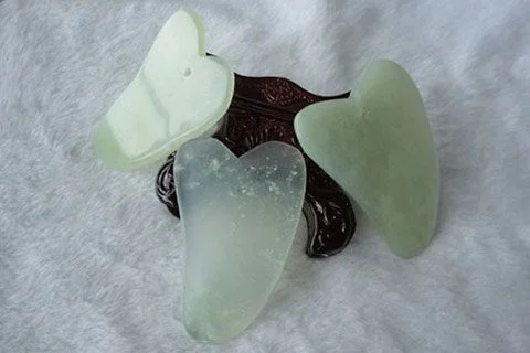 Gua Sha | masaje de autor con piedra de jade. Centro de estética 5 sentidos
